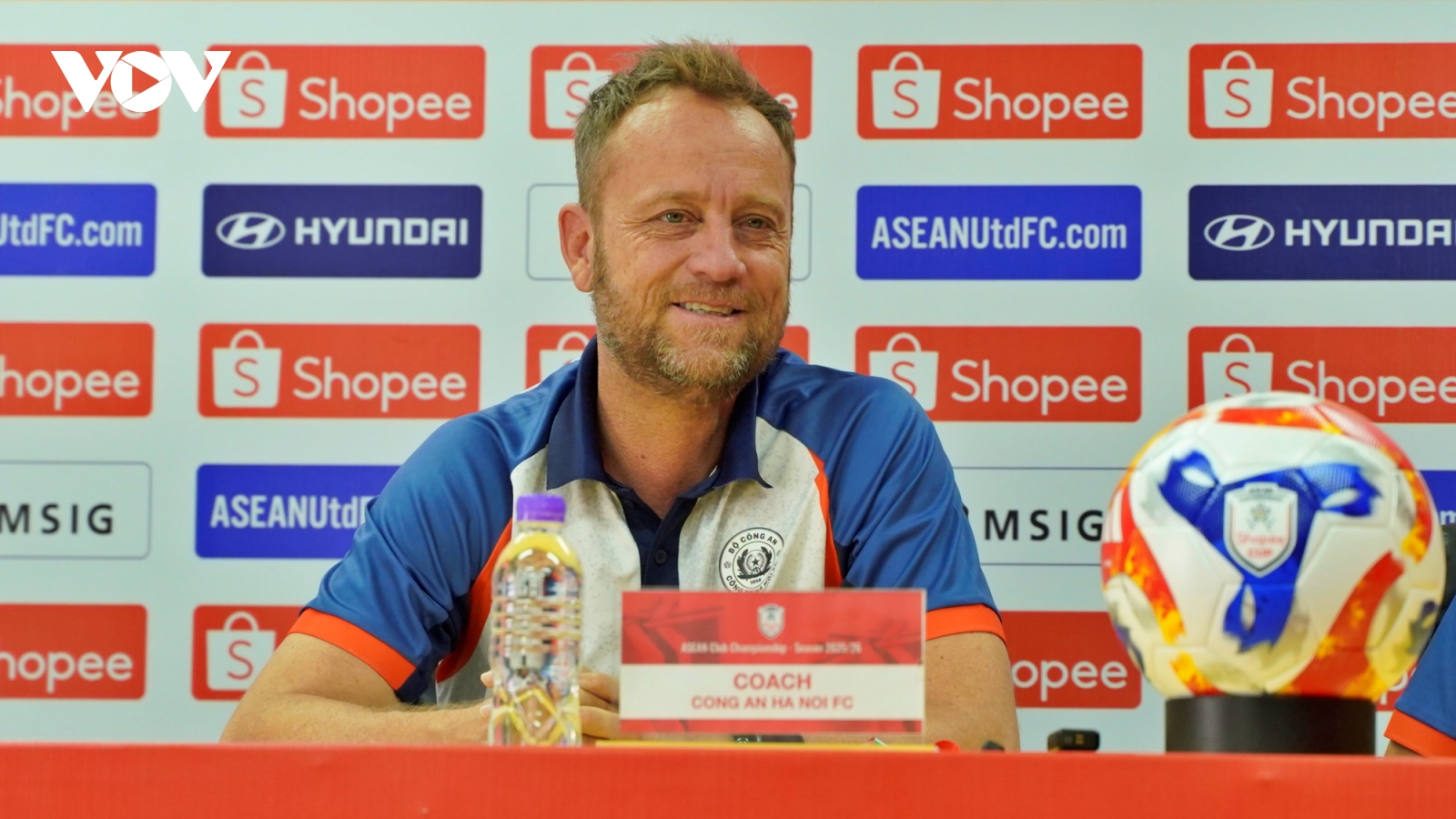 HLV Polking bảo vệ "tội đồ" của CLB CAHN, quyết thắng đội bóng Philippines